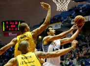 Oriol Junyent anota ante la oposici�n de Eul�s B�ez y Nacho Mart�n.