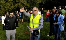 Manuel Taboada fue explicando por donde pasa la l�nea. 