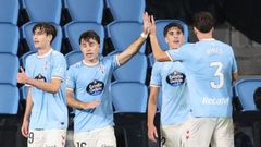 Los jugadores del Celta Fortuna Mateo Sobral, Adri� Capdevila, Quique Ribes y Pablo Gavi�n, celebrando un gol.