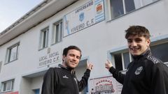 Aldn Naval y Lucas Fanego posan ante la fachada de la caseta del estadio Kiko Rey-Cantarrana