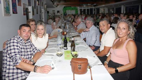 CENA BENEFICA ASOCIACION CONTRA EL CANCER DE PORTO DO SON EN EL CLUB NAUTICO DE PORTOSIN