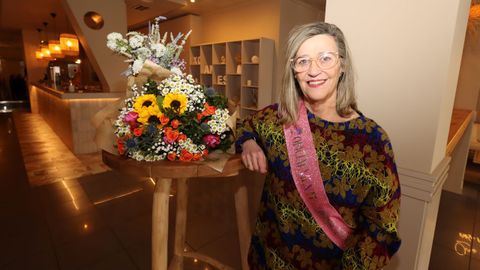 FIESTA SORPRESA POR JUBILACION EN EL RESTAURANTE XOANES A ROSA FERNANDEZ,