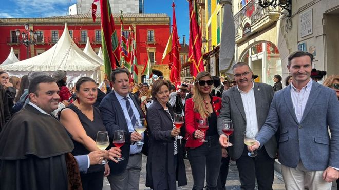 Los pendones toman el Paseo del Muro de San Lorenzo como broche de oro a la III Feria de Productos de Le�n en Gij�n