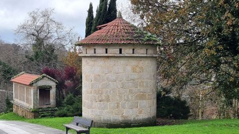 Palomar y hrreo en la calle Fonte Santa, en Vigo