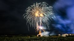 Fuegos artificiales en la noche del domingo