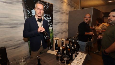 Eleuterio Balayo llev las mejores bodegas, conservas y quesos a La Ubi de Boiro