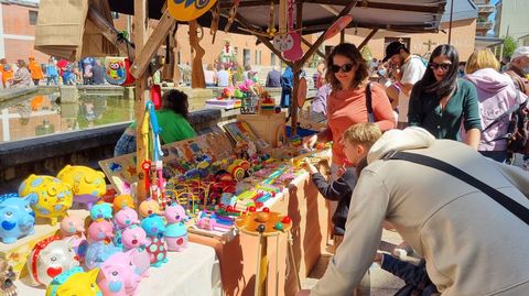 La Festa dos Maios de O Barco incluy una feria de artesana