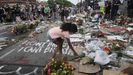 Flores en el lugar donde se produjo la agresin policial a George Floyd en Minneapolis