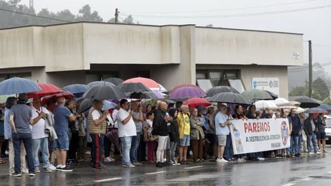 Protesta ante el centro de salud de Cervo, el pasado mes de julio