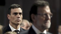 Pedro S�nchez y Rajoy, durante el funeral de las v�ctimas del vuelo de Germanwings