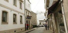 A R�a Valeriano Valdesuso abriuse nun espazo que pertenceu � contorna do castelo. 