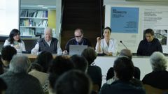 De izquierda a derecha, los arquitectos Cristina Garca Fontn, Felipe Pea, Juan Creus, Covadonga Carrasco y Jorge Rodrguez, en un foro sobre espacio pblico celebrado ayer en la sede del COAG