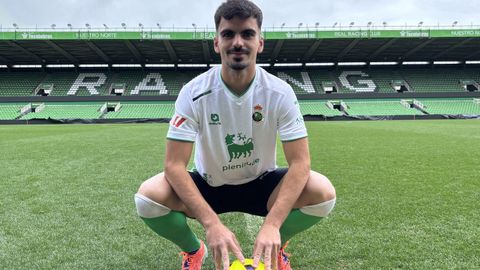 El canterano del Celta Dami�n Rodr�guez, en su presentaci�n como futbolista del Racing de Santander.