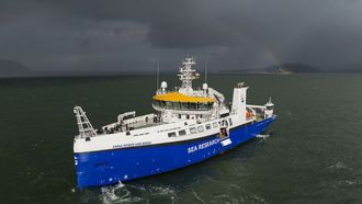 El nuevo oceanogr�fico realizando pruebas en la r�a de Vigo.