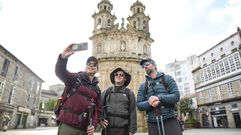 Tres amigos arquitectos que hacen el Camino Portugus, este puente en Pontevedra.