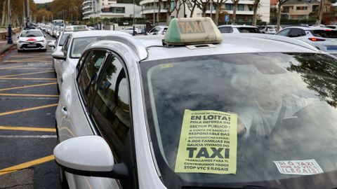 Los taxistas se concentraron hoy ante el Verbum en Samil