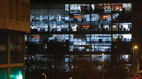 Consumir electricidad sale estos d�as m�s caro; en la foto, de archivo, un inmueble de Lugo