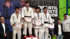 Mario Tenreiro, a la derecha, se colg� el bronce en Cantabria. 