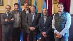J�come y sus acompa�antes, con el alcalde de Oviedo y t�cnicos municipales.