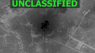 Ataque de Estados Unidos contra objetivos del Estado Isl&aacute;mico en Siria, en una captura de pantalla de un video distribuido por la cuenta en la red social X del el Mando Central de Estados Unidos