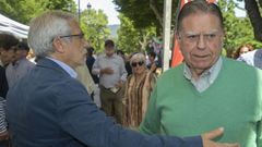 El alcalde de Oviedo en funciones, Alfredo Canteli, junto al nuevo concejal de IU, Gaspar Llamazares durante la celebracin de la fiesta del Martes de Campo