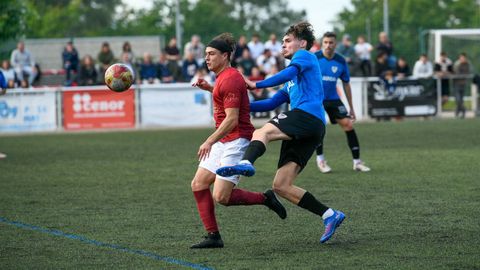 Un momento del partido del Estradense contra el Arteixo. 