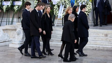 Otra imagen del funeral de Constantino de Grecia