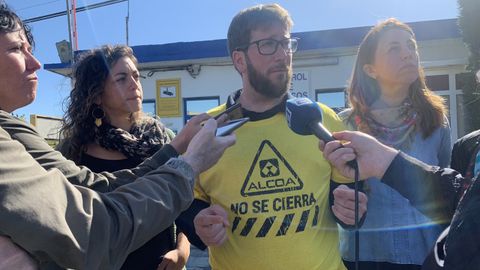 Miguel Urban en la visita a la f�brica de Alcoa en Avil�s