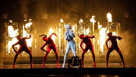 Chipre: la cantante Elena Tsagrinou ensayando su tema El diablo en el escenario de Eurovisin 2021