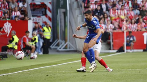 Derbi asturiano entre el Real Sporting de Gijon y el Real Oviedo en El Molin�n