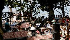 Los conciertos comenzaron con la m�sica de Bel Bee Bee, una de las propuestas para descubrir en una calurosa jornada. 