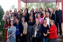 Exalumnas de Montespi�o regresaron al colegio y se reencontraron con profesores, al cumplirse los 25 a�os de su graduaci�n. 