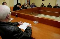 Un pleno de la corporaci�n de O Valadouro en donde ya no est� Garc�a Rubal, sexto por la derecha.