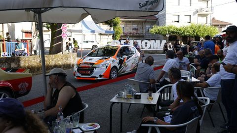 El Rali de Ourense ya est� en marcha.La primera especial depar� una dura batalla y gran ambiente en Amoeiro