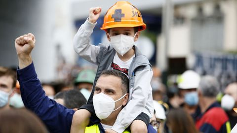 Imagen tomada durante una manifestación celebrada en Burela para rechazar los despidos anunciados en el 2020 por Alcoa para la fábrica de San Cibrao