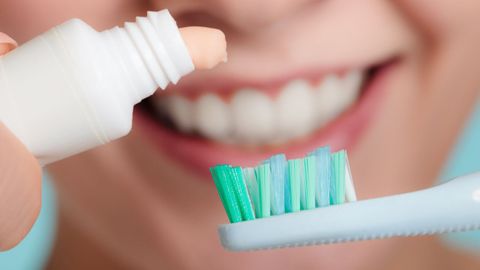 Los ni�os deben ir practicando poco a poco para aprender a lavarse los dientes correctamente.