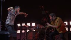 Pucho y Juanma Latorre, vocalista y guitarrista respectivamente de Vetusta Morla durante el concierto en O Son do Camio - Perseidas 2021