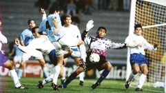 Salinas, en el momento de marcar otro de sus goles con el Celta