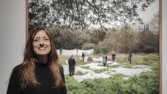 Ana Amado, junto a su fotograf�a Clareo, que ha resultado seleccionada como finalista de los Premios de la Fundaci�n Enaire