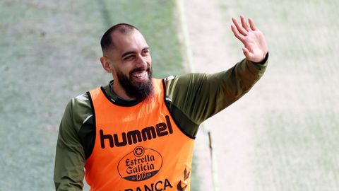 Borja Iglesias, en un entrenamiento del Celta en la recta final de la temporada pasada.