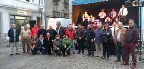 Foto de familia de algunos de los colaboradores en la iniciativa.