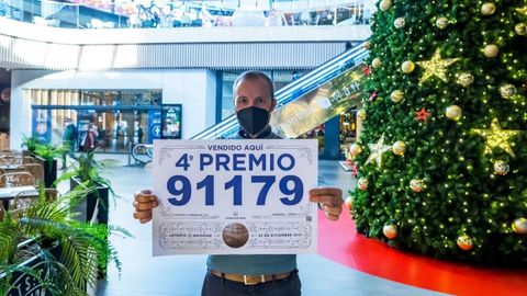 La Administracin de Loteras de Parque Principado reparte un segundo cuarto premio del Sorteo Extraordinario de Navidad