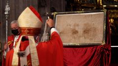 El arzobispo de Oviedo, Jes�s Sanz Montes, durante la misa por el d�a de San Mateo. ARCHIVO