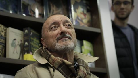 El escritor Arturo Prez-Reverte, durante una visita a A Corua