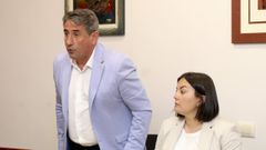 El exalcalde de Oroso, Luis Rey, en el pleno de la corporaci&oacute;n.