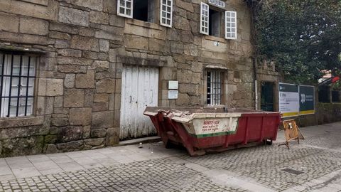 Construcciones Abal se encuentra retirando todos los elementos en madera