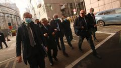 Almeida y Baltar, entre los dirigentes del PP que denunciaron en Bruselas el reparto por el Gobierno de fondos europeos.