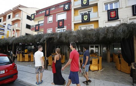 Vimianzo ya est� engalanado para el Asalto al Castelo, fiesta que vive su d�a grande ma�ana. 