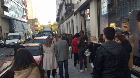 BLACK FRIDAY EN A CORU�A. COLAS EN LA TIENDA ZARA DE CALLE COMPOSTELA 