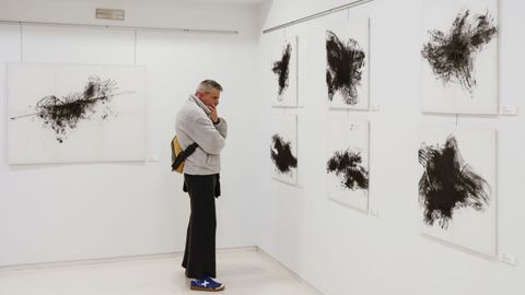 Exposici�n del pintor Marcos Viso, en el espacio de arte Roberto Verino.